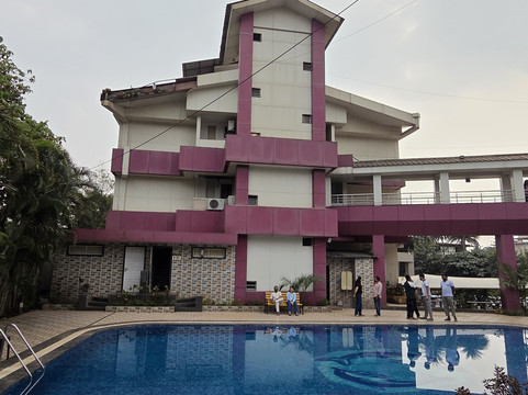 帝国大酒店主图