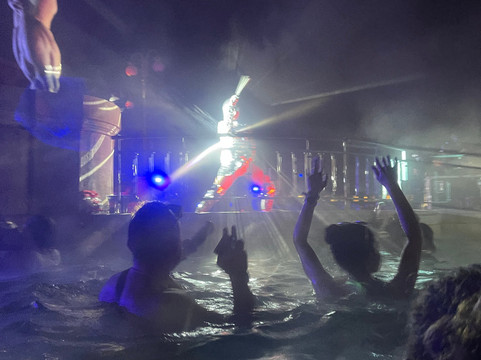 Sparty Széchenyi Bath Party-布达佩斯必去景点