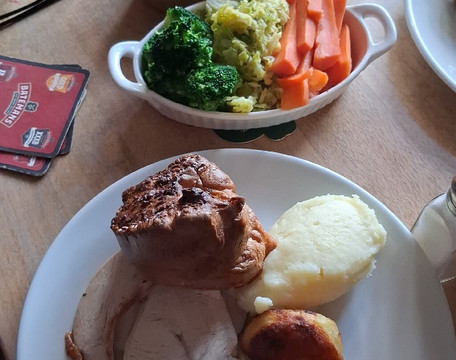 The Woolpack Hotel主图