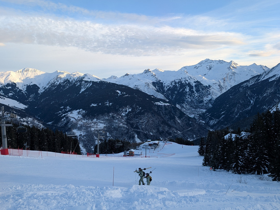 New Generation Ski & Snowboard School - La Tania-La Tania必去景点