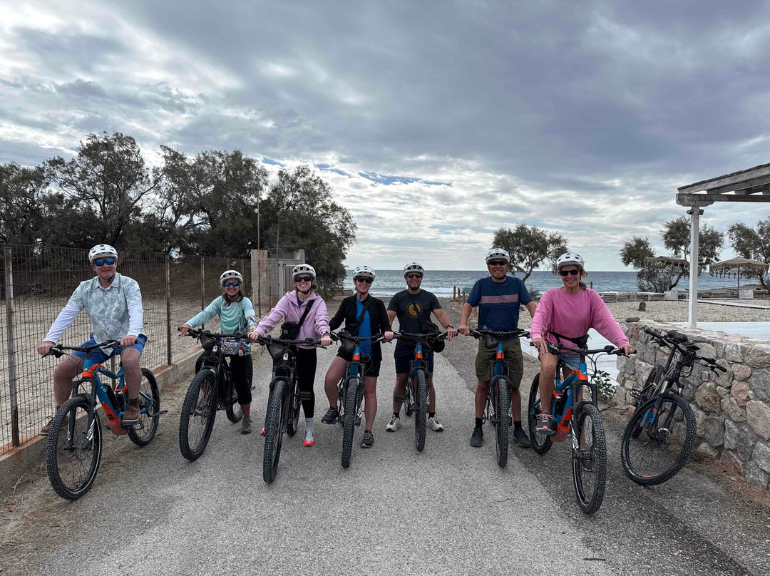 Santorini MTB Adventures-佩里沃罗必去景点