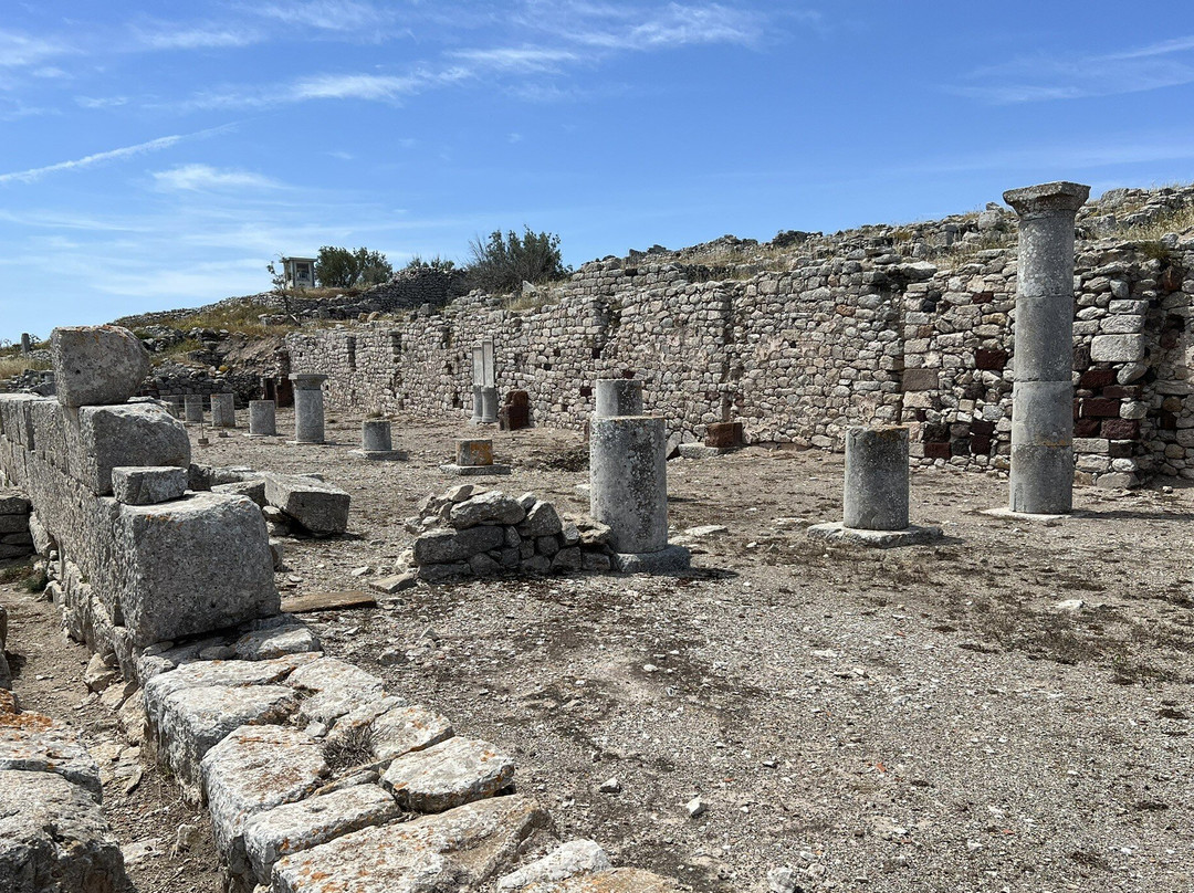 Basilike Stoa-卡马里必去景点