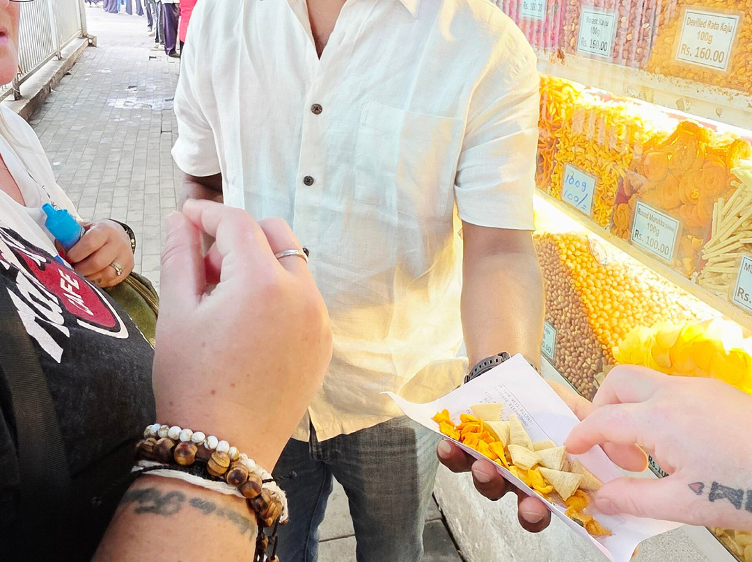 Chauffeur Guide Francophone au Sri Lanka 🇱🇰 (Yohan) Sense Of Lanka Travel-康提必去景点