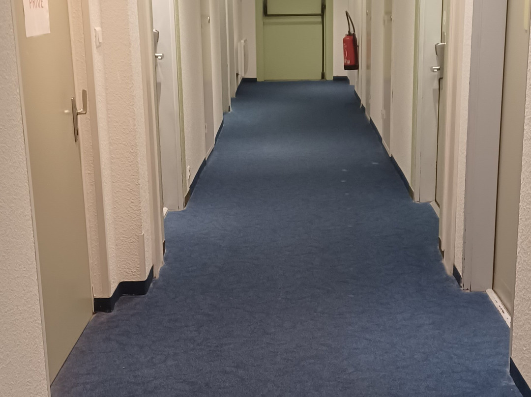 西斯特龙宜必思快捷酒店主图