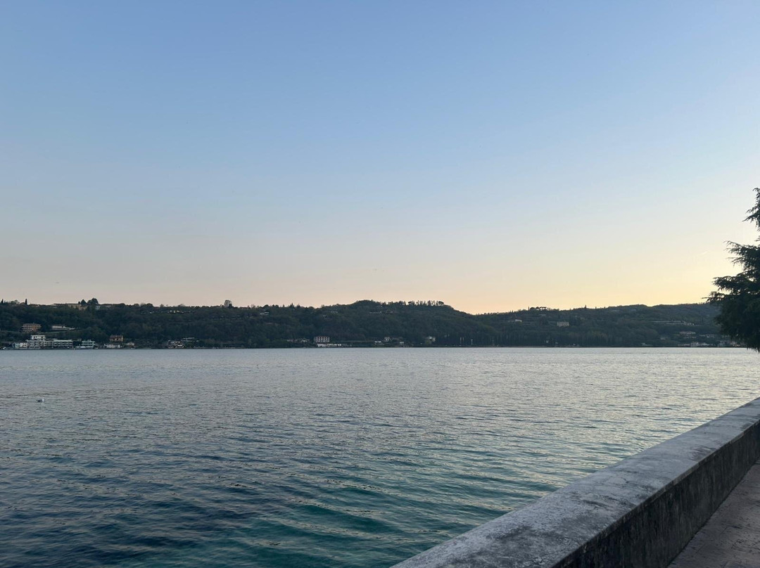 Lungolago Di Salò-萨罗必去景点