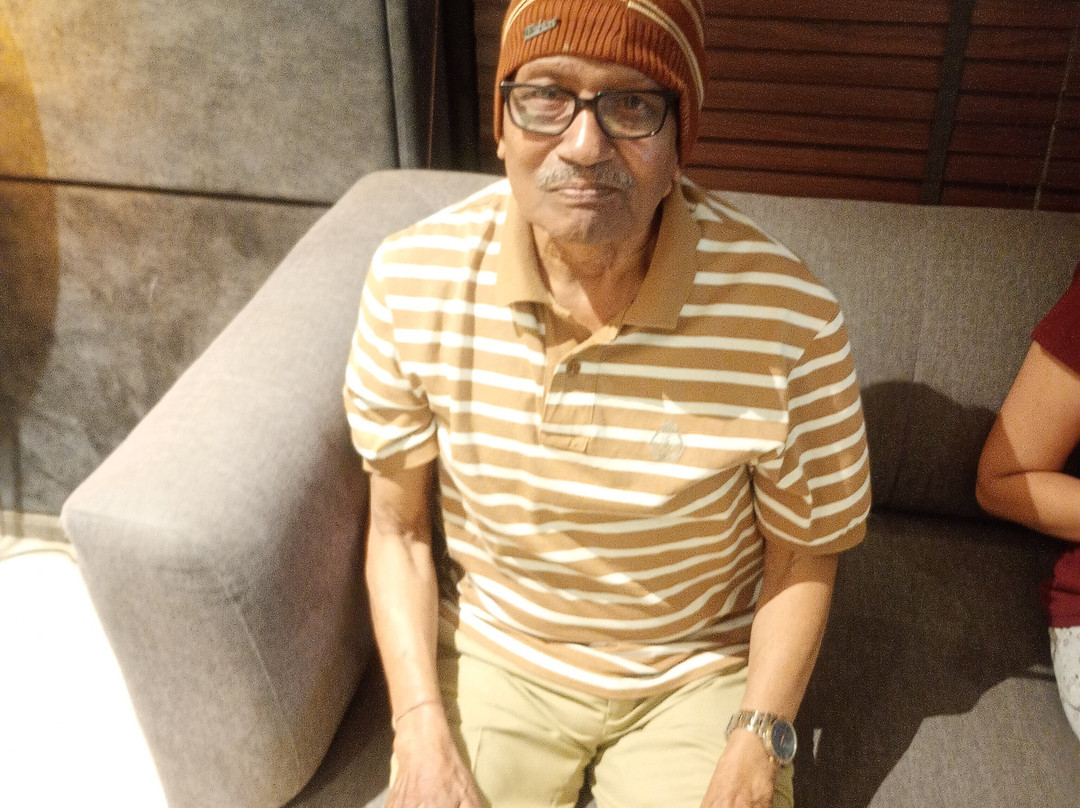 斯里纳格雪地酒店主图