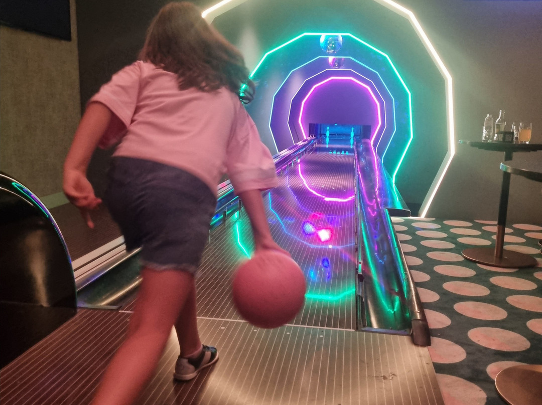 Spare Time Boutique Bowling & Entertainment-Gilze必去景点