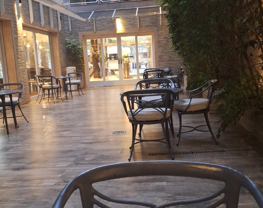新奥斯滕德酒店主图