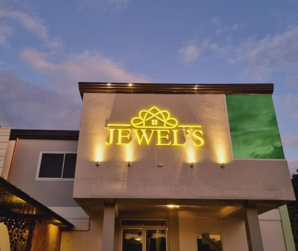 Jewel's Hotel