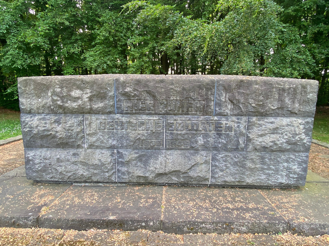 Soldatenfriedhof Vossenack-Huertgenwald必去景点