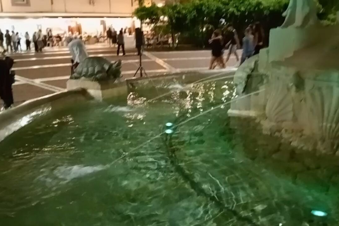 Fontana Delle Sirene-卡托利卡必去景点