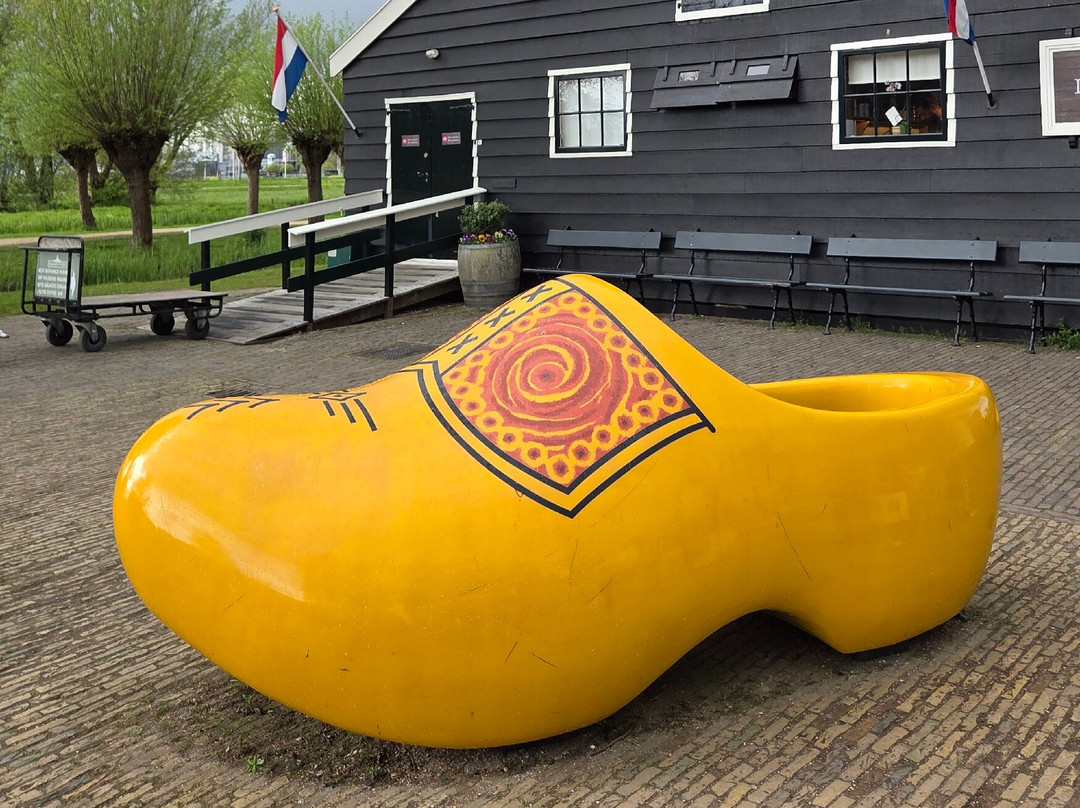 Kooijman Souvenirs & Clogs Wooden Shoe Workshop-赞丹必去景点