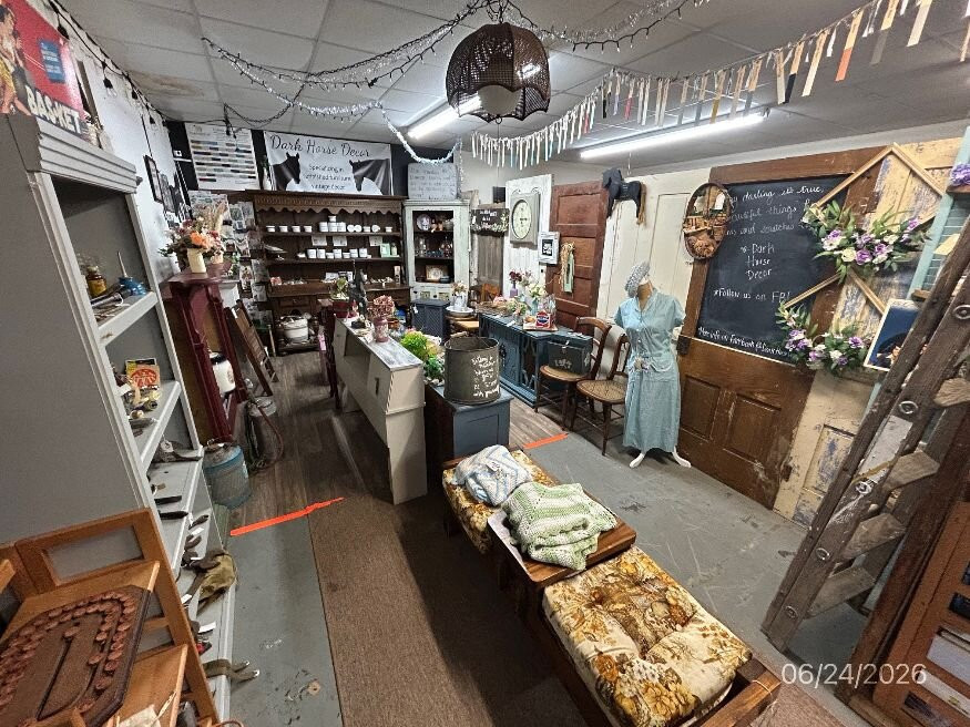 Thirteen Pines Trading Co.-Bedford必去景点