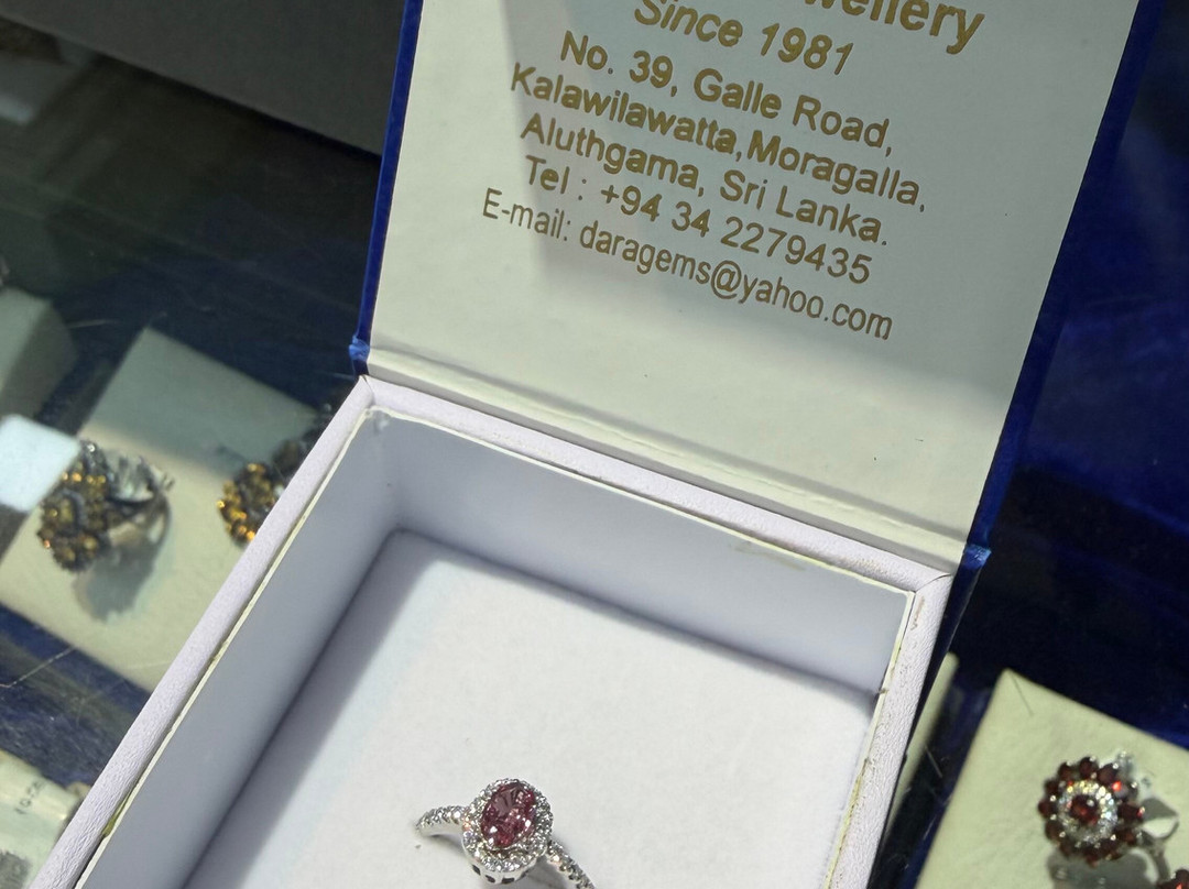 Dara Gems & Jewellery-Moragalla必去景点