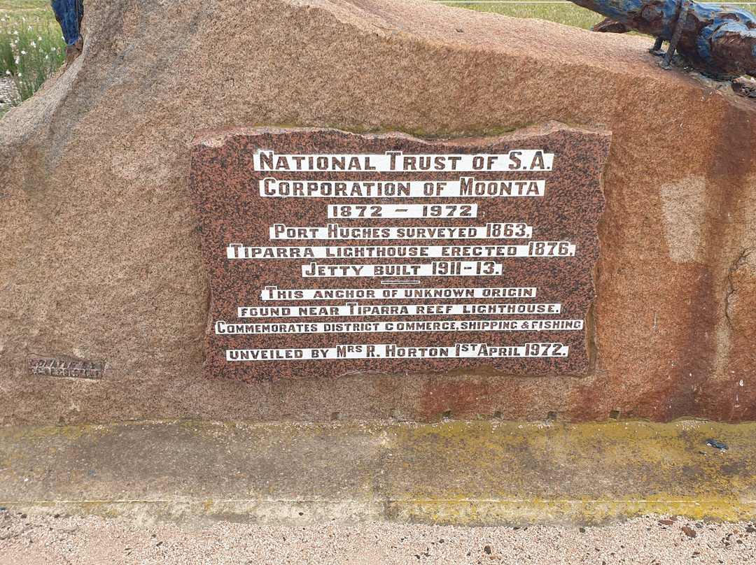 District Commerce, Shipping & Fishing Monument