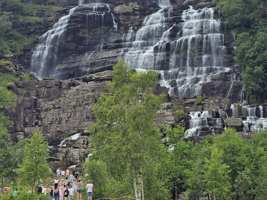 Tvindefossen-沃斯市必去景点