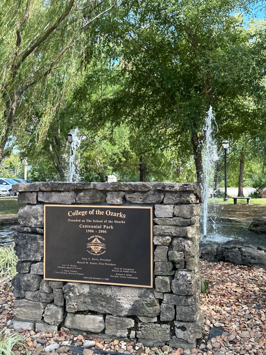 The Keeter Center at College of the Ozarks - Lodging-旅行者
