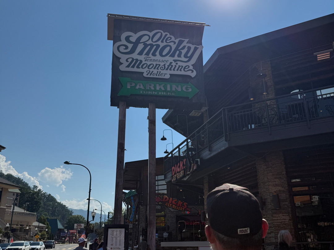 Ole Smoky Distillery - The Holler-盖林柏格必去景点