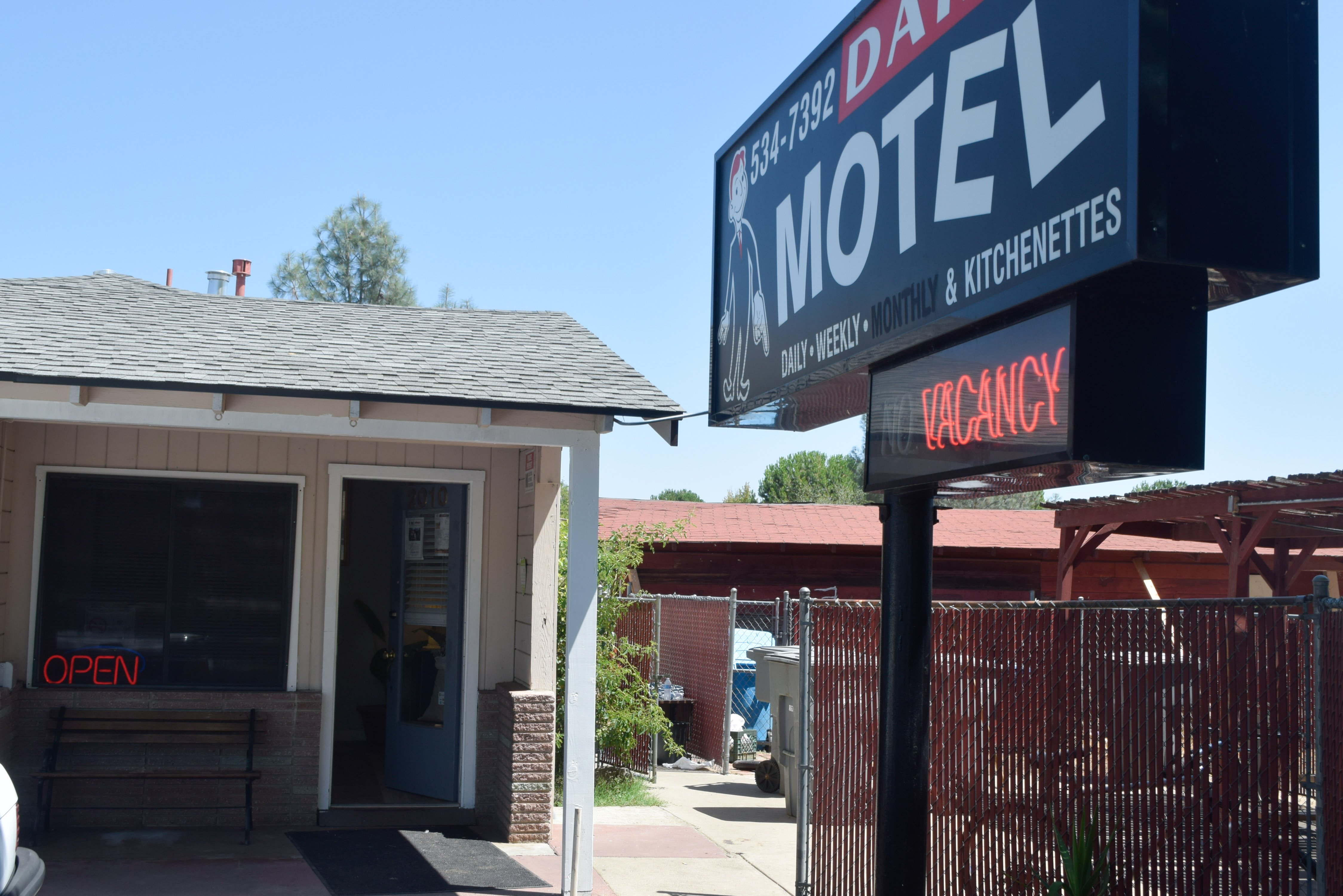 Dahl's Motel-官方