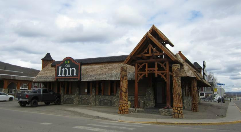 Hudson's Hope酒店住宿-Pinecone Inn & Suites