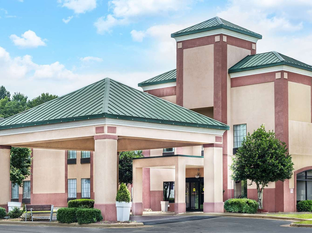 南波士顿快捷假日酒店主图