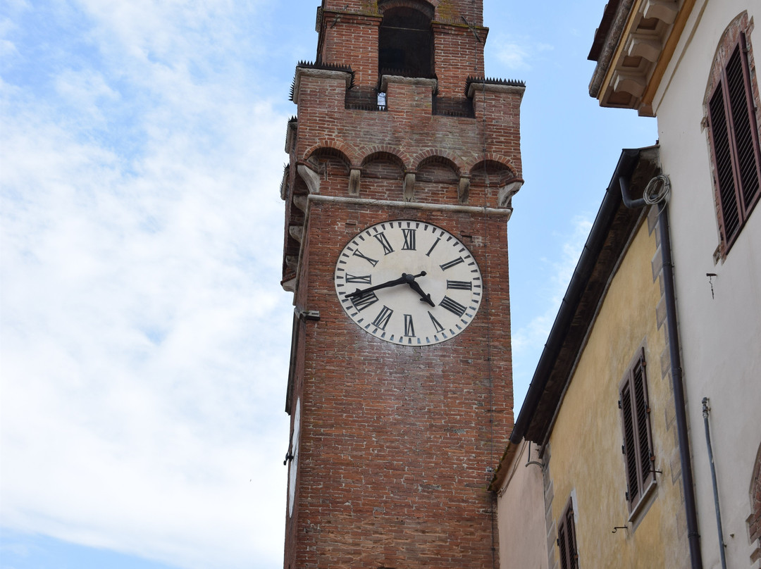 Torre e Fonte della Mencia in Asciano景点图片