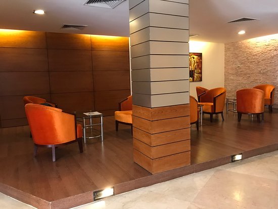Avenue Hotel & Suites-官方