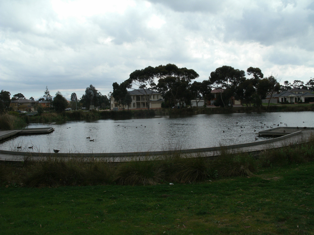 Cairnlea Lakes景点图片