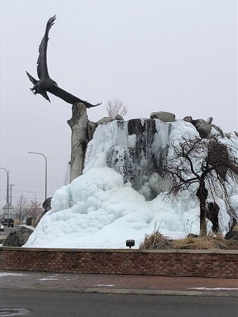 Giant Eagle Waterfall Nest-爱达荷福尔斯必去景点