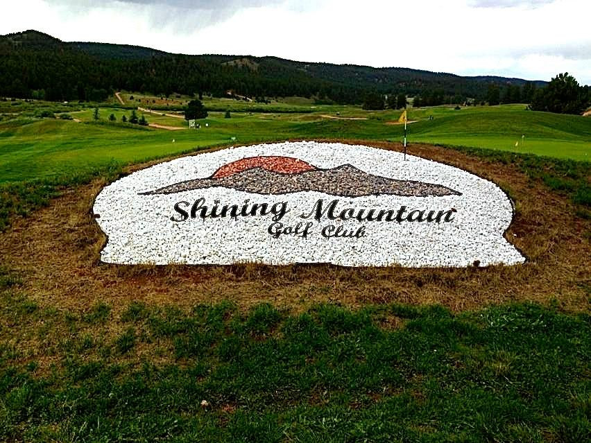 Shining Mountain Golf Course景点图片