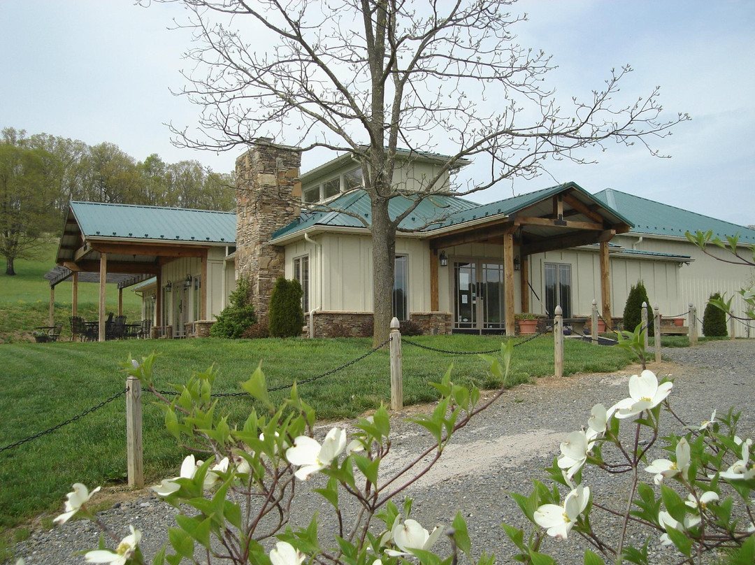 Max Meadows旅游景点-West Wind Farm Vineyard & Winery