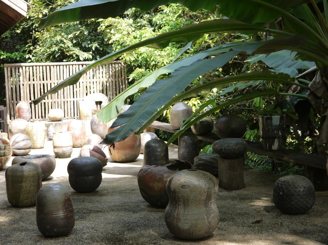 Ban Pong Nam Tok旅游景点-Doi Din Dang Pottery