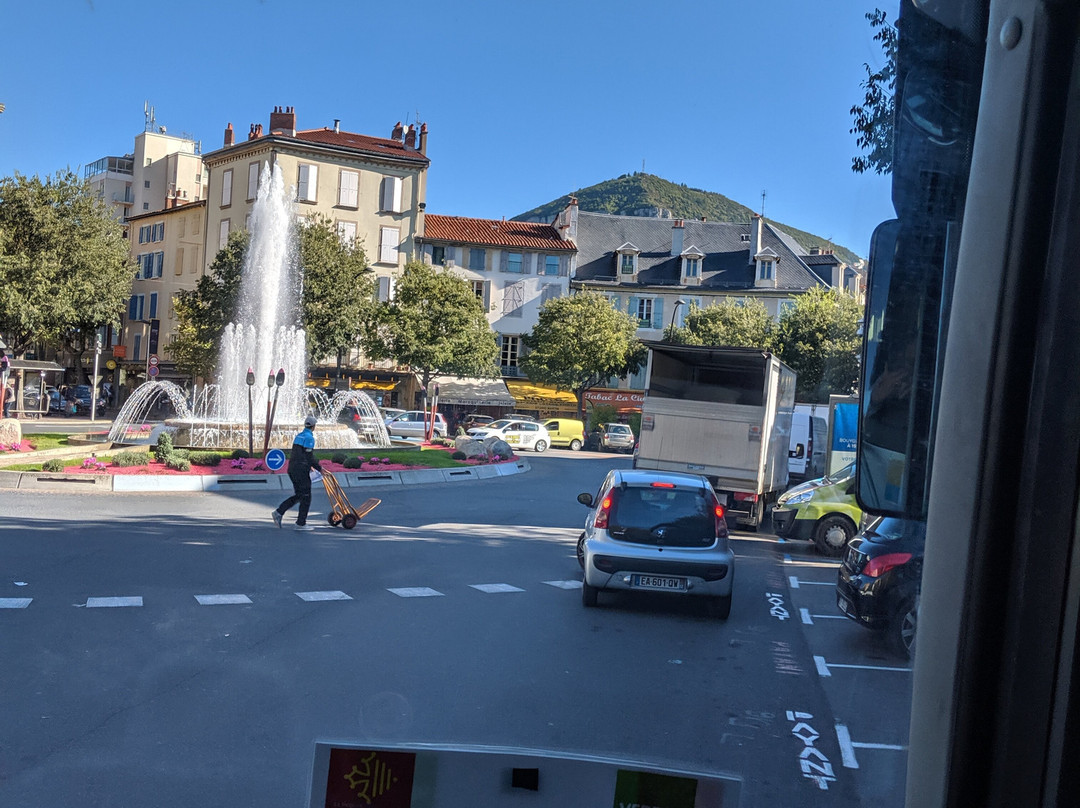 Fountain  Place du Mandarous in Millau-米约必去景点
