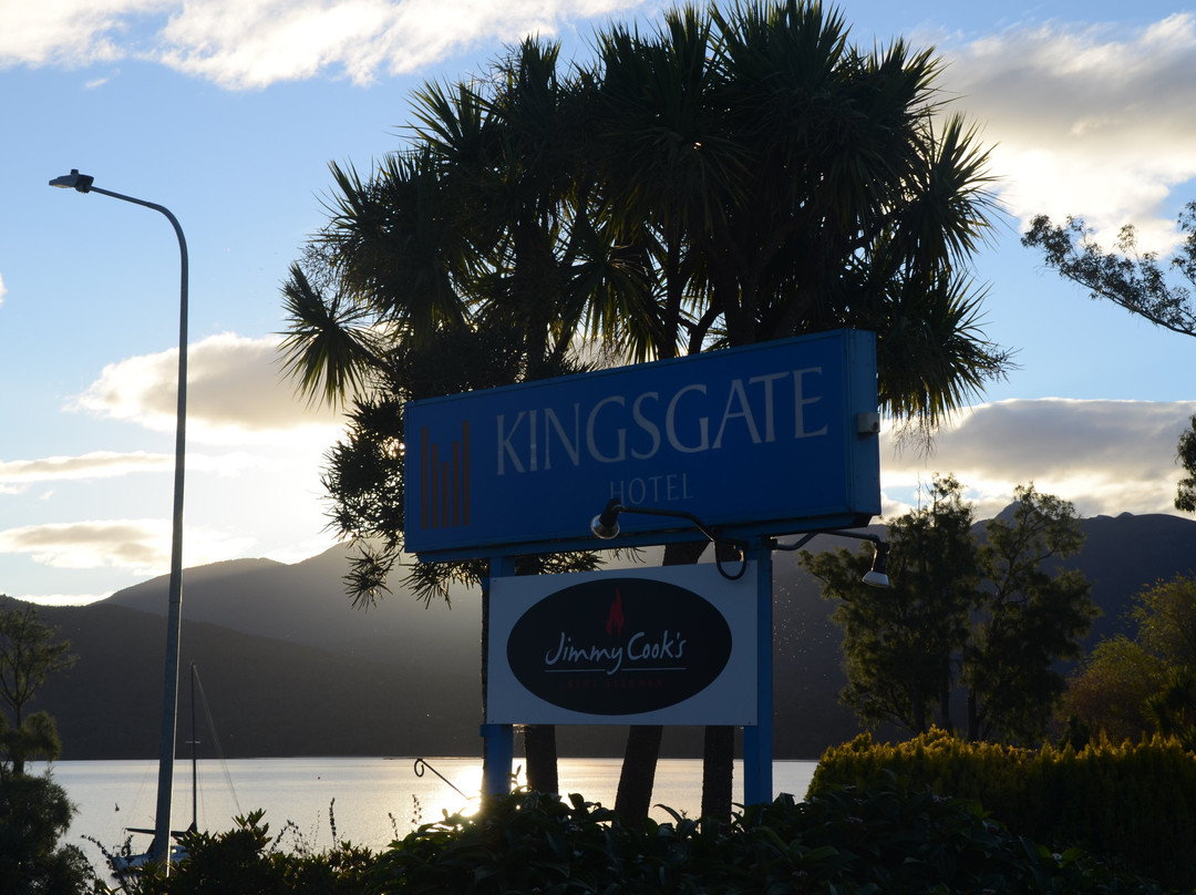 蒂阿瑙金斯盖特酒店主图