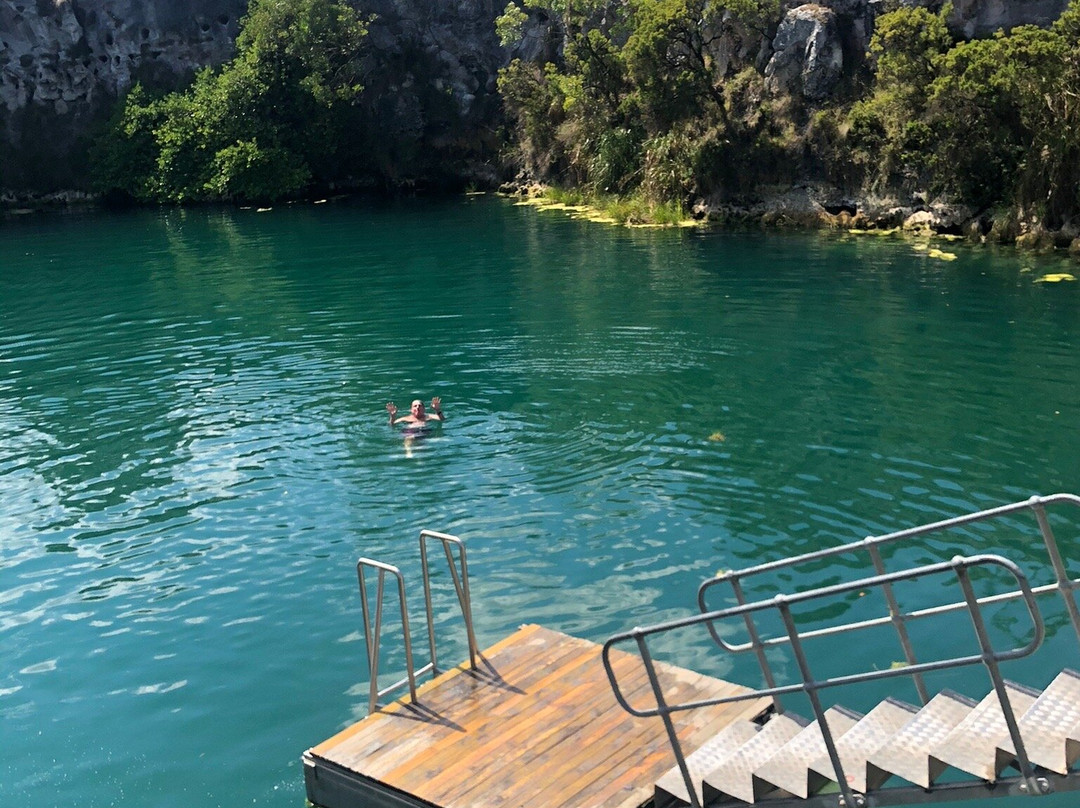 Little Blue Lake景点图片