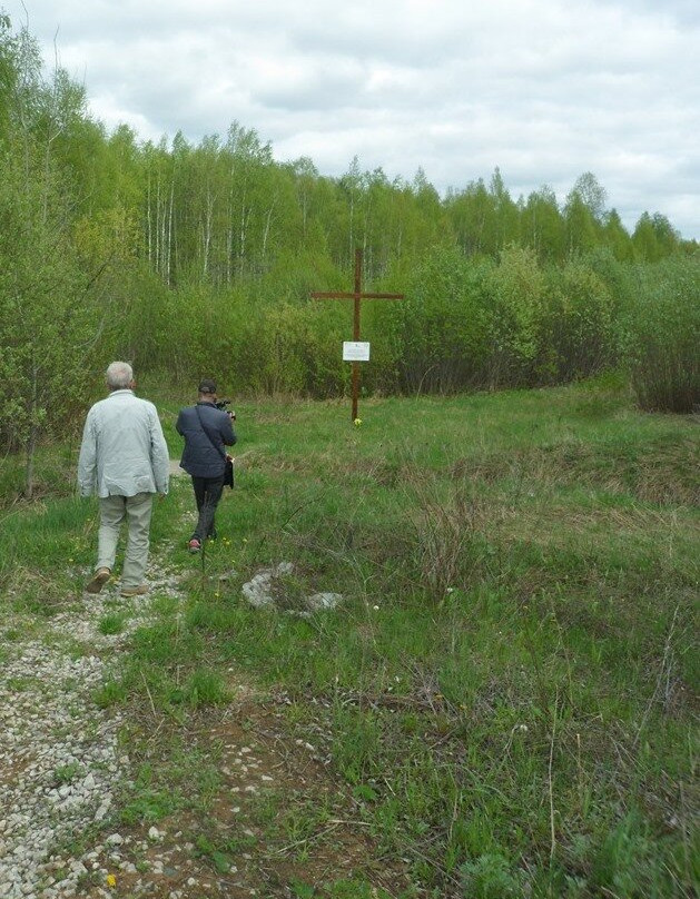 Memorial Stele and Commemorative Cross