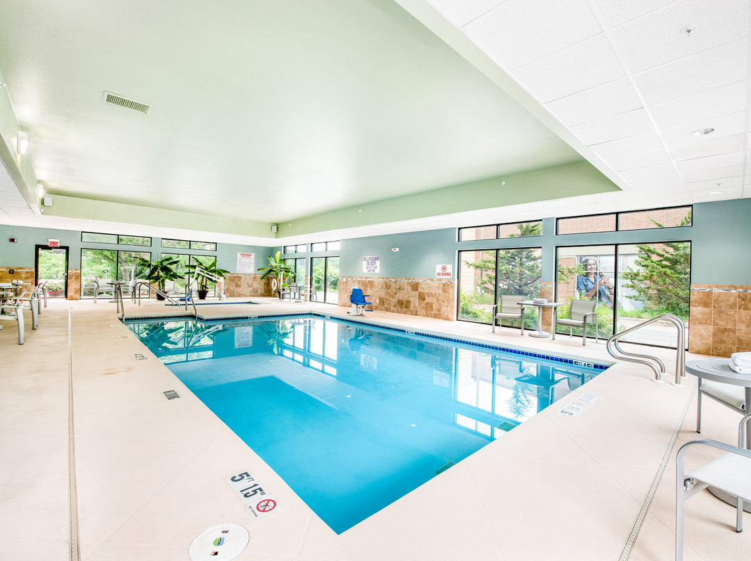 Holiday Inn Express & Suites Delafield By IHG主图