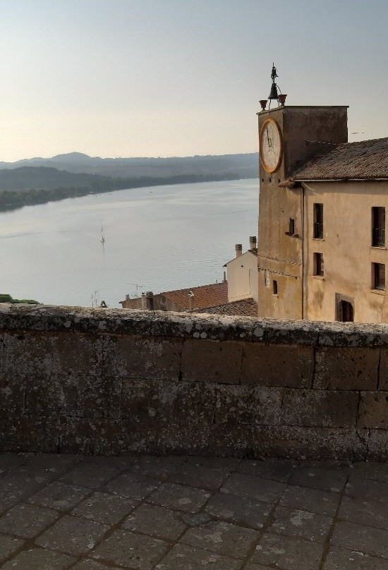 Rocca Farnese-Capodimonte必去景点