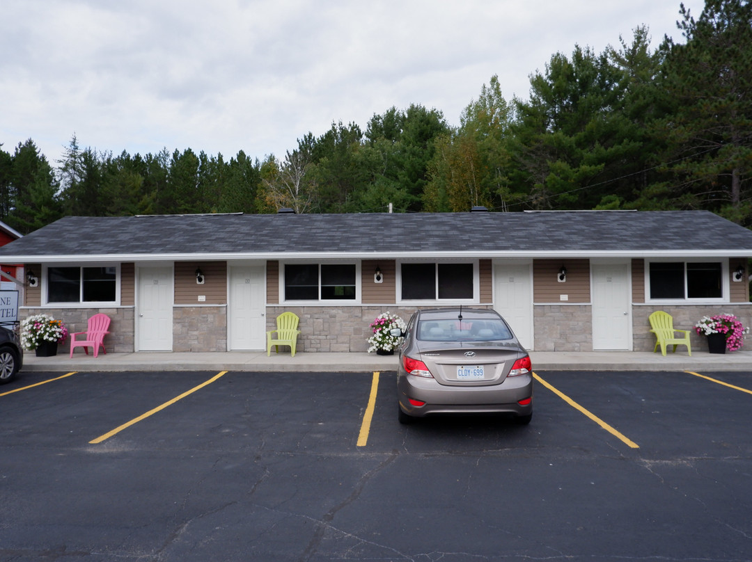 Pine Motel主图
