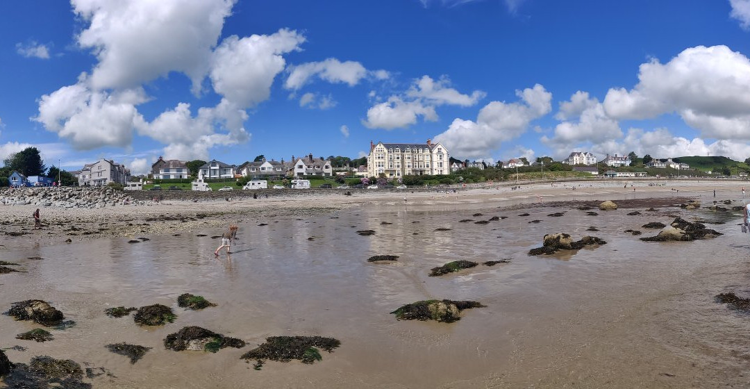 Criccieth Beach景点图片