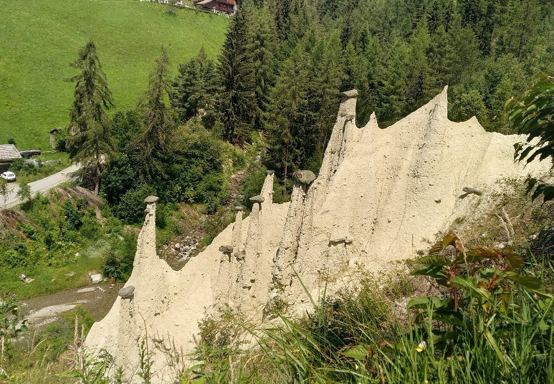 Piramidi di Terra景点图片