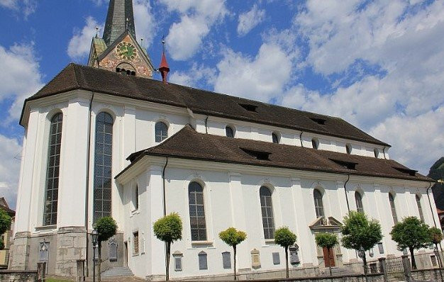 Katholische Kirche St. Peter und Paul-Stans必去景点