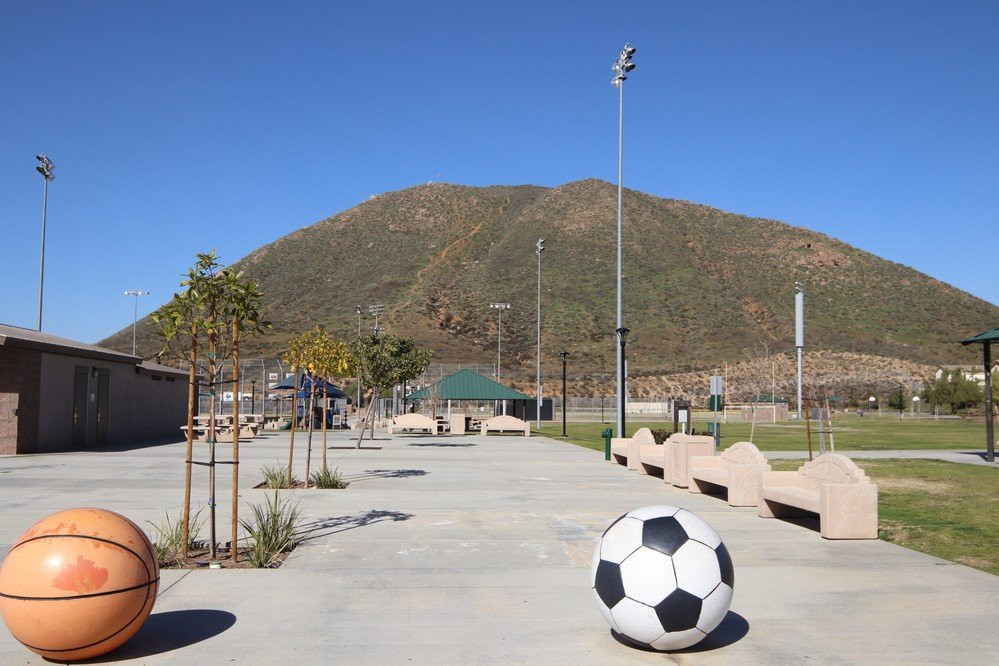 Canyon Hills Community Park-埃尔西诺湖必去景点