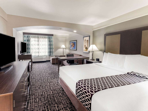 塞金拉昆塔温德姆套房酒店主图