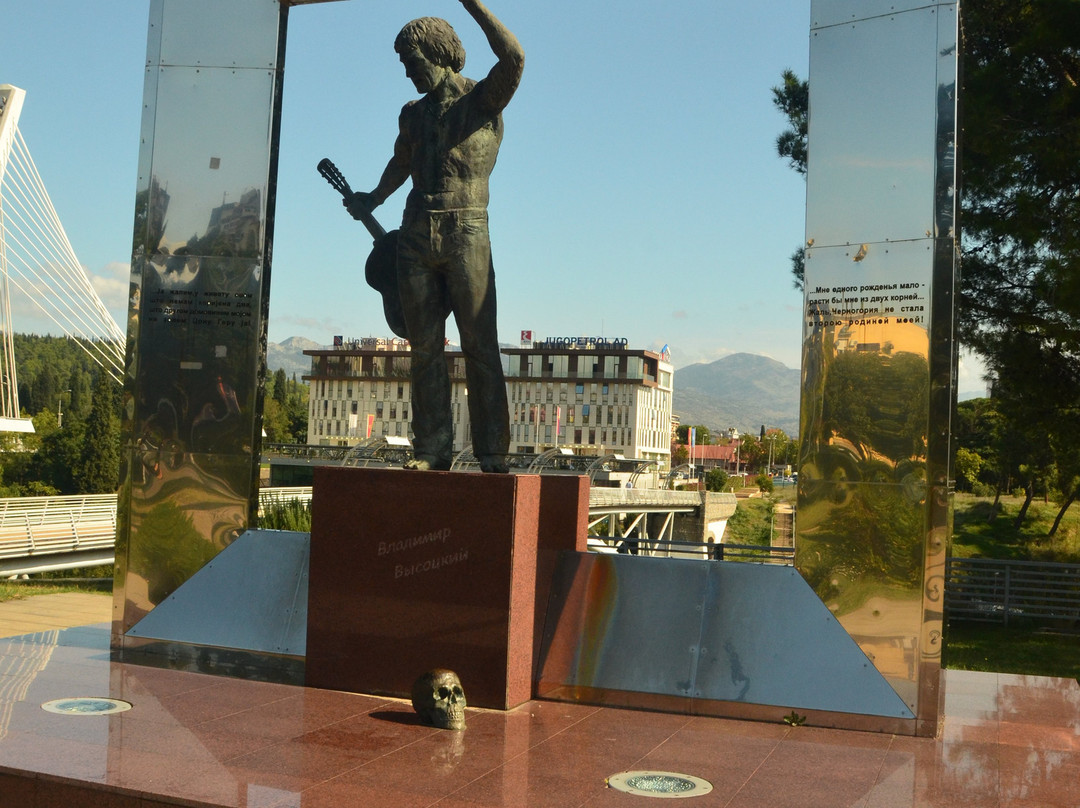 Vladimir Vysotsky Monument-波德戈里察必去景点