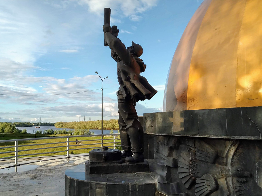 Monument to the Discoverers of Samotlor Oil景点图片
