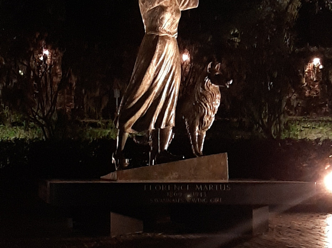 The Waving Girl Statue景点图片