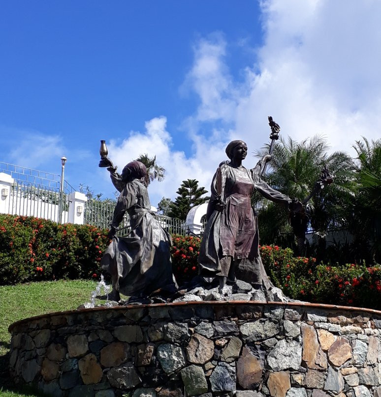 Three Queens Statue-夏洛特阿马利亚必去景点