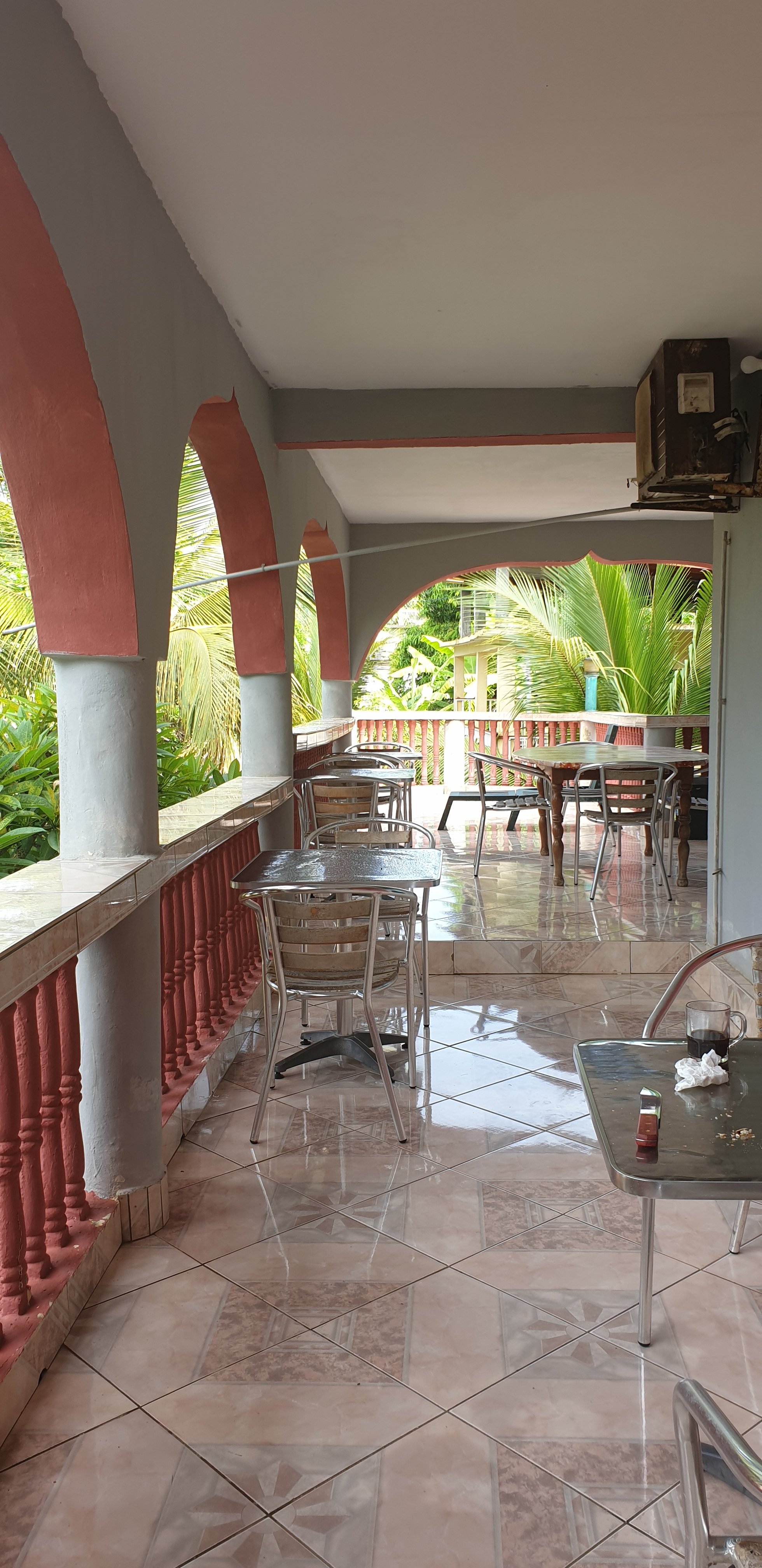 Les Pieds dans l'Eau-官方