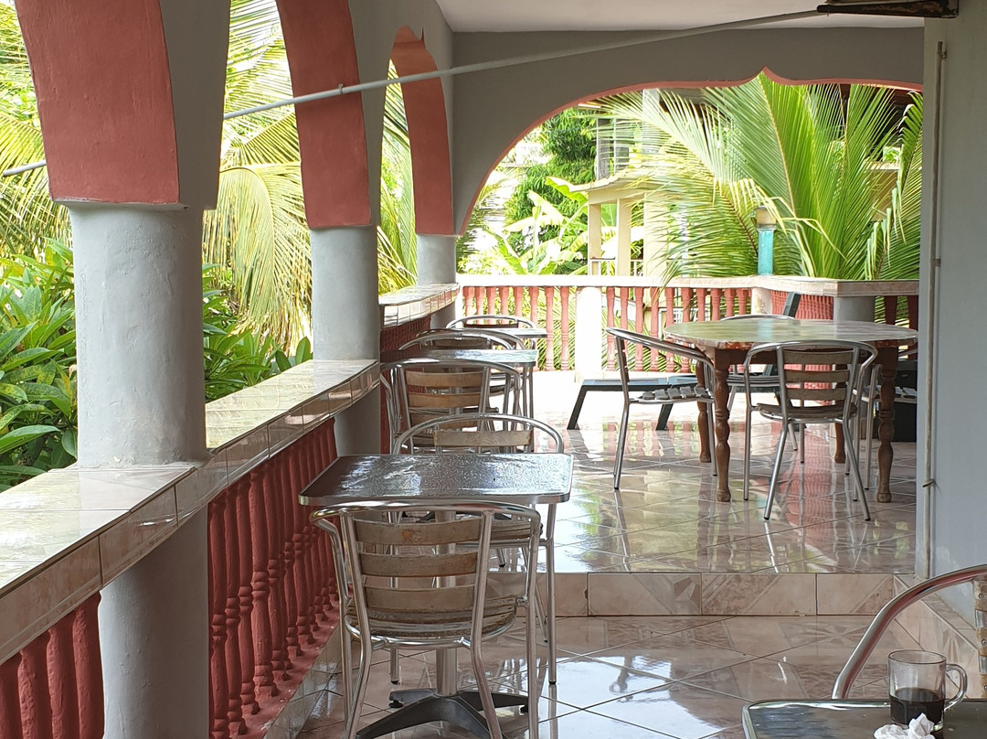 Les Pieds dans l'Eau主图